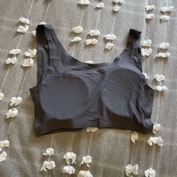 Women’s Invisible Mesh Sports Bra - Picture 2 of 3